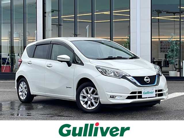 日産 ノート e－パワーX FOUR Vセレ 新潟県 2020(令2)年 0.8万km ブリリアントホワイトパール ワンオーナー/４WD/アラウンドビューモニター/インテリジェントルームミラー/インテリジェントエマージェンシーブレーキ/レーンアシスト/横滑り防止装置/LEDヘッドライト/純正ナビ/フルセグTV/ドライブレコーダー/ステアリングスイッチ/ドアミラーウインカー/LEDヘッドライト/純正15インチアルミホイール