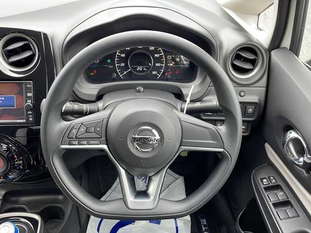 日産 ノート e－パワーX FOUR Vセレ 新潟県 2020(令2)年 0.8万km ブリリアントホワイトパール ワンオーナー/４WD/アラウンドビューモニター/インテリジェントルームミラー/インテリジェントエマージェンシーブレーキ/レーンアシスト/横滑り防止装置/LEDヘッドライト/純正ナビ/フルセグTV/ドライブレコーダー/ステアリングスイッチ/ドアミラーウインカー/LEDヘッドライト/純正15インチアルミホイール