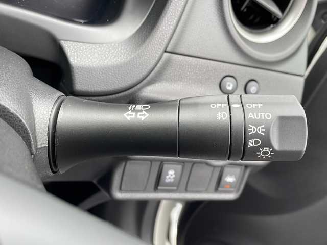 日産 ノート e－パワーX FOUR Vセレ 新潟県 2020(令2)年 0.8万km ブリリアントホワイトパール ワンオーナー/４WD/アラウンドビューモニター/インテリジェントルームミラー/インテリジェントエマージェンシーブレーキ/レーンアシスト/横滑り防止装置/LEDヘッドライト/純正ナビ/フルセグTV/ドライブレコーダー/ステアリングスイッチ/ドアミラーウインカー/LEDヘッドライト/純正15インチアルミホイール