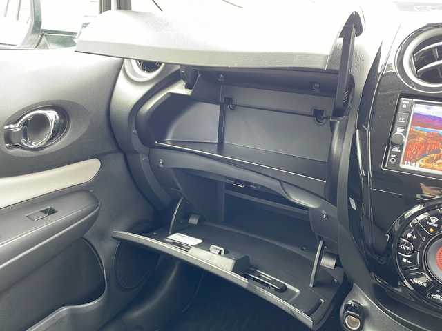 日産 ノート e－パワーX FOUR Vセレ 新潟県 2020(令2)年 0.8万km ブリリアントホワイトパール ワンオーナー/４WD/アラウンドビューモニター/インテリジェントルームミラー/インテリジェントエマージェンシーブレーキ/レーンアシスト/横滑り防止装置/LEDヘッドライト/純正ナビ/フルセグTV/ドライブレコーダー/ステアリングスイッチ/ドアミラーウインカー/LEDヘッドライト/純正15インチアルミホイール