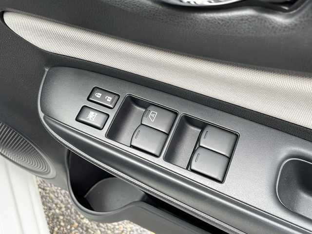 日産 ノート e－パワーX FOUR Vセレ 新潟県 2020(令2)年 0.8万km ブリリアントホワイトパール ワンオーナー/４WD/アラウンドビューモニター/インテリジェントルームミラー/インテリジェントエマージェンシーブレーキ/レーンアシスト/横滑り防止装置/LEDヘッドライト/純正ナビ/フルセグTV/ドライブレコーダー/ステアリングスイッチ/ドアミラーウインカー/LEDヘッドライト/純正15インチアルミホイール