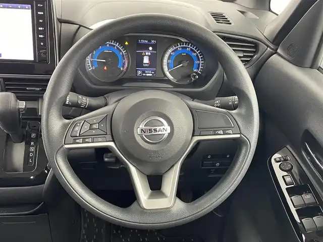 日産 ルークス ハイウェイスター X 千葉県 2023(令5)年 1万km アメジストパープル 禁煙車/エマージェンシーブレーキ/・車線逸脱警報システム/・先行車発進システム/・クリアランスソナー/純正9インチメモリナビ/・型番：MM222D-L/・Bluetooth/フルセグTV/・アラウンドビューモニター/・インテリジェントルームミラー/・ビルトインETC/ステアリングスイッチ/純正フロアマット/純正ドアバイザー/純正14インチAW/電動格納ウインカーミラー/左側パワースライドドア/オートライト/・LEDヘッドライト/・LEDフォグランプ/・ヘッドライトレベライザー/プッシュスタート/・スマートキー/・スペアキー