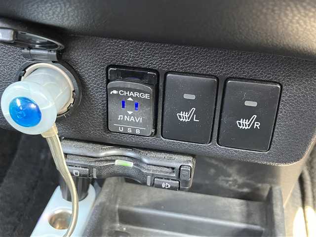 ダイハツ ミラ イース G リミテッド SAⅢ 三重県 2020(令2)年 8.4万km スカイブルーメタリック ワンオーナー/♪登録時走行距離83735km/♪スマートアシストIII/・衝突回避支援ブレーキ機能/・誤発進抑制制御機能/・車線逸脱警報機能/・先行車発進お知らせ機能/♪純正SDナビ/・フルセグTV・BTオーディオ/・DVD再生・USB・録音/♪バックカメラ/♪前席シートヒーター/♪スマートキーX2/♪プッシュスタート/♪コーナーセンサー/♪アイドリングストップ/♪LEDヘッドライト/♪オートライト/♪オートハイビーム/♪ドライブレコーダー/♪オートリトラクタブルミラー/♪フロアマット/♪ドアバイザー/♪プライバシーガラス/♪ETC/♪横滑り防止機能