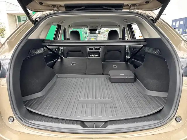 マツダ ＣＸ－５ XD フィールドジャーニー 宮城県 2022(令4)年 1.3万km ジルコンサンドメタリック BOSEサウンドシステム/ハンズフリーパワーバックドア/クルージングトラフィックサポート/ワイヤレス充電/10.25インチセンターディスプレイ/地デジTVチューナー/＝＝＝/オフロードトラクションアシスト/インテリジェントドライブセレクト（オフロード）/アドバンストスマートシティブレーキサポート/後退時スマートシティブレーキサポート/誤発進抑制制御/スマートブレーキサポート/レーダークルーズコントロール/ブラインドスポットモニタリング/車線逸脱警報システム/レーンキープアシストシステム/パーキングセンサー/ドライバーアテンションアラート/ヘッドアップディスプレイ/360度ビューモニター/ハーフレザーシート/運転席メモリー機能付パワーシート/シートヒーター/ステアリングヒーター/革巻きステアリング/パドルシフト/アダプティブLEDヘッドランプ/フォグランプ/オートライト/電動パーキングブレーキ/ブレーキホールド/ルーフレール/純正17インチAW/フロアマット/ドアバイザー