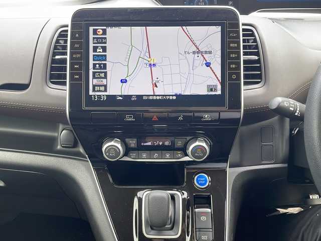 日産 セレナ e－パワー G 福岡県 2021(令3)年 6.2万km ブリリアントホワイトパール ・純正９型ナビ　フルセグ　DVD　Blu-ray再生/・全方位カメラ/・プロパイロット/・プレミアムインテリアパッケージ/・デジタルインナーミラー/・シートヒーター/・両側パワースライドドア/・ドライブレコーダー/・純正フロアマット/・純正ドアバイザー/・革巻ステアリング/・純正１５インチアルミホイル