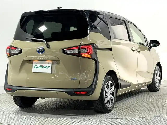 トヨタ シエンタ ハイブリッド G クエロ 大阪府 2022(令4)年 1.5万km ブラックマイカ/ベージュ 2トーン 純正ナビＴＶ　全方位カメラ　クルコン　衝突軽減　ハーフレザー　シートヒーター　ハンドルヒーター　ＥＴＣ　ドラレコ　オートハイビーム　ＬＥＤヘッドライト　レーンアシスト　スマートキー　フォグランプ