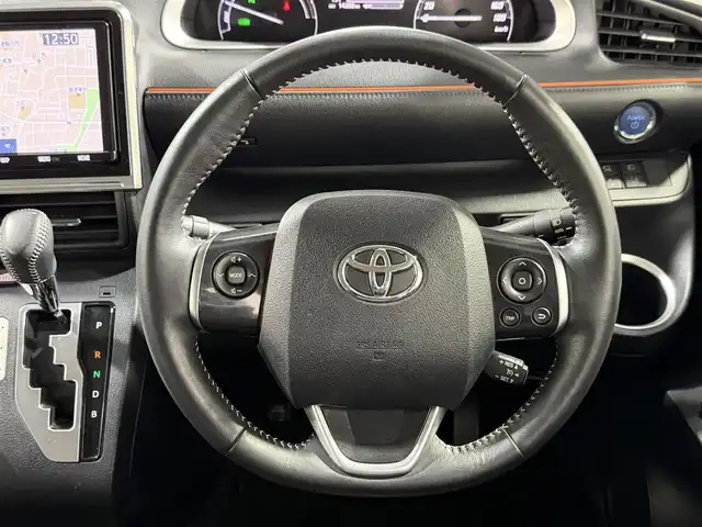 トヨタ シエンタ ハイブリッド G クエロ 大阪府 2022(令4)年 1.5万km ブラックマイカ/ベージュ 2トーン 純正ナビＴＶ　全方位カメラ　クルコン　衝突軽減　ハーフレザー　シートヒーター　ハンドルヒーター　ＥＴＣ　ドラレコ　オートハイビーム　ＬＥＤヘッドライト　レーンアシスト　スマートキー　フォグランプ