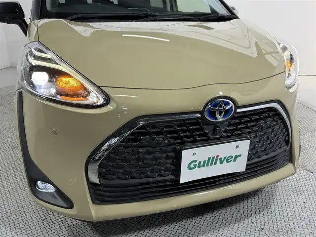 トヨタ シエンタ ハイブリッド G クエロ 大阪府 2022(令4)年 1.5万km ブラックマイカ/ベージュ 2トーン 純正ナビＴＶ　全方位カメラ　クルコン　衝突軽減　ハーフレザー　シートヒーター　ハンドルヒーター　ＥＴＣ　ドラレコ　オートハイビーム　ＬＥＤヘッドライト　レーンアシスト　スマートキー　フォグランプ