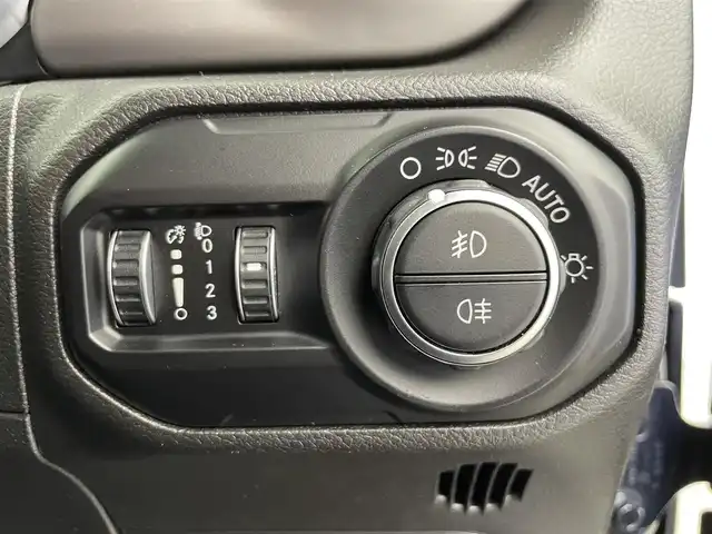 クライスラー・ジープ ジープ ラングラー アンリミテッド スポーツ 富山県 2019(平31)年 11.7万km ブラック ４WD/純正オーディオ（bluetooth）/バックカメラ/リアコーナーセンサー/ETC/純正前ドラレコ/純正１８インチAW/オートライト/HIDヘッドライト/フォグ/スマートキー/プッシュスタート/クルーズコントロール/ヒルスタートアシスト/純正マット/スペアキー