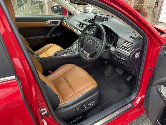 レクサス ＣＴ 200h バージョンC 埼玉県 2014(平26)年 5.9万km マダーレッド メーカーナビ/バックカメラ/本革シート/サンルーフ/クルーズコントロール/前席パワーシート/メモリーシート/スマートキー/LEDヘッドライト/クリアランスソナー/ETC/保証書/取扱説明書/スペアキー