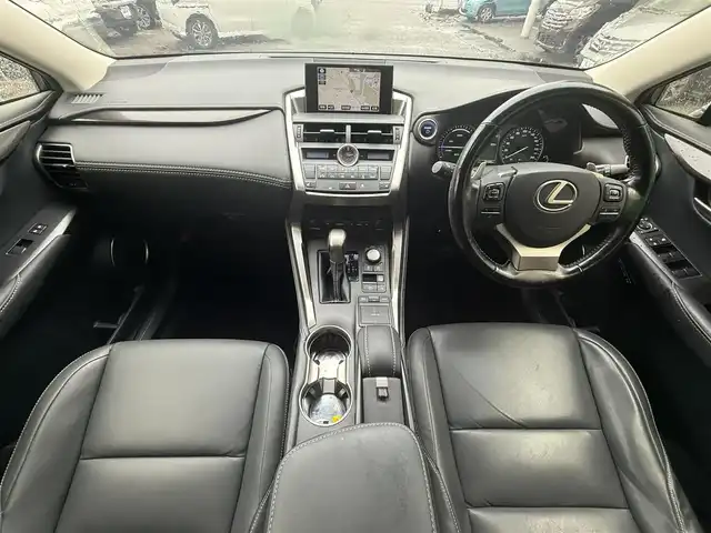 レクサス ＮＸ 300h Iパッケージ 千葉県 2016(平28)年 3.7万km グラファイトブラックガラスフレーク ムーンルーフ/純正ナビ/CD/DVD/B-ray/BT/USB/AUX/フルセグTV/バックカメラ/サイドビューモニター/ETC2.0/クルーズコントロール/パドルシフト/ステアリングヒーター/シートヒーター/黒革シート/メモリ付きパワーシート/LED３眼オートライト/LEDフォグ/純正アルミホイール