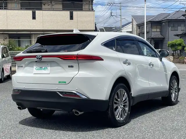 トヨタ ハリアー ハイブリッド Z 福岡県 2024(令6)年 0.3万km プラチナホワイトパールマイカ ワンオーナー/パノラマルーフ/純正12.3インチディスプレイナビ/・（USB/BT/Miracast/フルセグTV)/・JBLサウンドシステム/・全方位モニター/トヨタセーフティセンス/コーナーセンサー/デジタルインナーミラー/HUD/ETC2.0/純正ドライブレコーダー/パワーバックドア/ハーフレザーシート/・パワーシート（D）/プッシュスタート/・スマートキー/電子パーキング/・オートホールド/革巻きステアリング/・チルト＆テレストコピック/・ステアリングリモコン/LEDヘッドライト/・オートライト/・フォグライト/トノカバー/スペアタイヤ/純正フロアマット/ドアバイザー