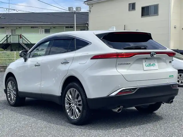 トヨタ ハリアー ハイブリッド Z 福岡県 2024(令6)年 0.3万km プラチナホワイトパールマイカ ワンオーナー/パノラマルーフ/純正12.3インチディスプレイナビ/・（USB/BT/Miracast/フルセグTV)/・JBLサウンドシステム/・全方位モニター/トヨタセーフティセンス/コーナーセンサー/デジタルインナーミラー/HUD/ETC2.0/純正ドライブレコーダー/パワーバックドア/ハーフレザーシート/・パワーシート（D）/プッシュスタート/・スマートキー/電子パーキング/・オートホールド/革巻きステアリング/・チルト＆テレストコピック/・ステアリングリモコン/LEDヘッドライト/・オートライト/・フォグライト/トノカバー/スペアタイヤ/純正フロアマット/ドアバイザー