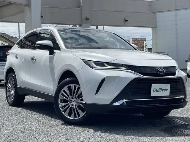トヨタ ハリアー ハイブリッド Z 福岡県 2024(令6)年 0.3万km プラチナホワイトパールマイカ ワンオーナー/パノラマルーフ/純正12.3インチディスプレイナビ/・（USB/BT/Miracast/フルセグTV)/・JBLサウンドシステム/・全方位モニター/トヨタセーフティセンス/コーナーセンサー/デジタルインナーミラー/HUD/ETC2.0/純正ドライブレコーダー/パワーバックドア/ハーフレザーシート/・パワーシート（D）/プッシュスタート/・スマートキー/電子パーキング/・オートホールド/革巻きステアリング/・チルト＆テレストコピック/・ステアリングリモコン/LEDヘッドライト/・オートライト/・フォグライト/トノカバー/スペアタイヤ/純正フロアマット/ドアバイザー