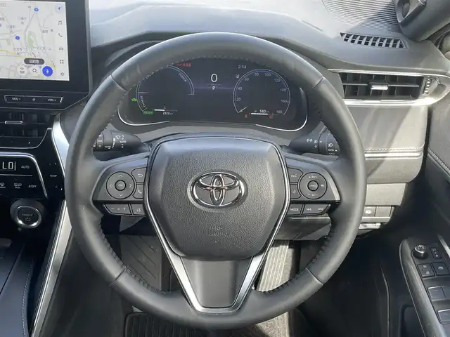 トヨタ ハリアー ハイブリッド Z 福岡県 2024(令6)年 0.3万km プラチナホワイトパールマイカ ワンオーナー/パノラマルーフ/純正12.3インチディスプレイナビ/・（USB/BT/Miracast/フルセグTV)/・JBLサウンドシステム/・全方位モニター/トヨタセーフティセンス/コーナーセンサー/デジタルインナーミラー/HUD/ETC2.0/純正ドライブレコーダー/パワーバックドア/ハーフレザーシート/・パワーシート（D）/プッシュスタート/・スマートキー/電子パーキング/・オートホールド/革巻きステアリング/・チルト＆テレストコピック/・ステアリングリモコン/LEDヘッドライト/・オートライト/・フォグライト/トノカバー/スペアタイヤ/純正フロアマット/ドアバイザー