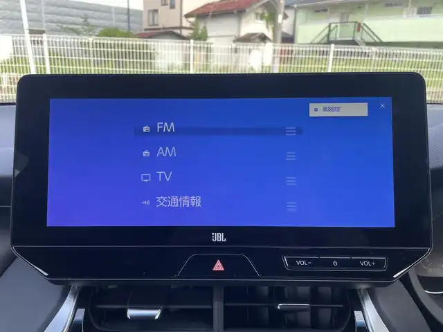 トヨタ ハリアー ハイブリッド Z 福岡県 2024(令6)年 0.3万km プラチナホワイトパールマイカ ワンオーナー/パノラマルーフ/純正12.3インチディスプレイナビ/・（USB/BT/Miracast/フルセグTV)/・JBLサウンドシステム/・全方位モニター/トヨタセーフティセンス/コーナーセンサー/デジタルインナーミラー/HUD/ETC2.0/純正ドライブレコーダー/パワーバックドア/ハーフレザーシート/・パワーシート（D）/プッシュスタート/・スマートキー/電子パーキング/・オートホールド/革巻きステアリング/・チルト＆テレストコピック/・ステアリングリモコン/LEDヘッドライト/・オートライト/・フォグライト/トノカバー/スペアタイヤ/純正フロアマット/ドアバイザー