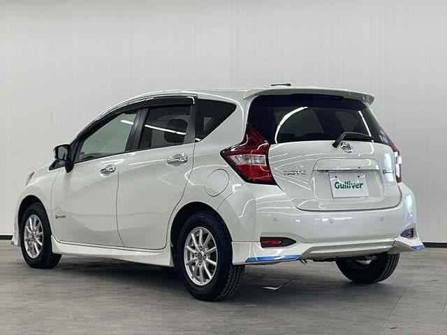 日産 ノート e－パワー X 長崎県 2018(平30)年 6.6万km ブリリアントホワイトパール 純正SDナビ（MM318D-W）/（フルセグ/CD/DVD/BTA）/エアロ（前/横/後/後下）/衝突被害軽減ブレーキ/前後コーナーセンサー/横滑り防止装置/純正フロアマット/社外14インチアルミホイール/AAC/ETC/純正ドラレコ/デジタルインナーミラー/プッシュスタート/スマートキー/純正ドアバイザー