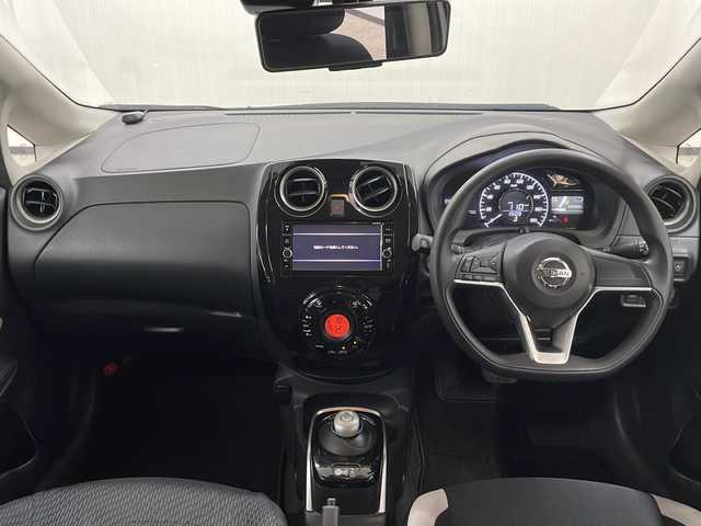 日産 ノート e－パワー X 長崎県 2018(平30)年 6.6万km ブリリアントホワイトパール 純正SDナビ（MM318D-W）/（フルセグ/CD/DVD/BTA）/エアロ（前/横/後/後下）/衝突被害軽減ブレーキ/前後コーナーセンサー/横滑り防止装置/純正フロアマット/社外14インチアルミホイール/AAC/ETC/純正ドラレコ/デジタルインナーミラー/プッシュスタート/スマートキー/純正ドアバイザー