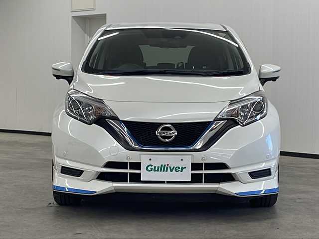 日産 ノート e－パワー X 長崎県 2018(平30)年 6.6万km ブリリアントホワイトパール 純正SDナビ（MM318D-W）/（フルセグ/CD/DVD/BTA）/エアロ（前/横/後/後下）/衝突被害軽減ブレーキ/前後コーナーセンサー/横滑り防止装置/純正フロアマット/社外14インチアルミホイール/AAC/ETC/純正ドラレコ/デジタルインナーミラー/プッシュスタート/スマートキー/純正ドアバイザー