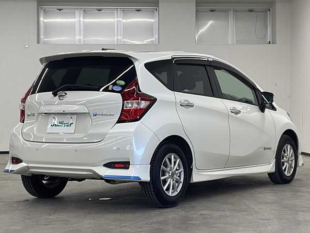 日産 ノート e－パワー X 長崎県 2018(平30)年 6.6万km ブリリアントホワイトパール 純正SDナビ（MM318D-W）/（フルセグ/CD/DVD/BTA）/エアロ（前/横/後/後下）/衝突被害軽減ブレーキ/前後コーナーセンサー/横滑り防止装置/純正フロアマット/社外14インチアルミホイール/AAC/ETC/純正ドラレコ/デジタルインナーミラー/プッシュスタート/スマートキー/純正ドアバイザー