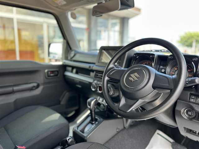 スズキ ジムニー XL 香川県 2023(令5)年 0.8万km ブルーイッシュブラックパール3 ディスプレイオーディオ/【CD/DVD/Bluetooth】/アイドリングストップ/前席シートヒーター/横滑り防止装置/レーンキープアシスト/衝突被害軽減システム/社外LEDヘッドライト/スマートキー/プッシュスタート/純正16インチホイール/純正ビルトインETC/社外前後ドライブレコーダー