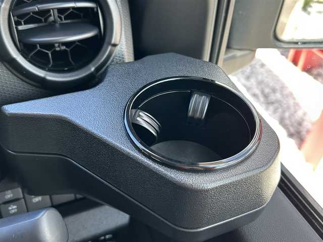 スズキ ジムニー XL 香川県 2023(令5)年 0.8万km ブルーイッシュブラックパール3 ディスプレイオーディオ/【CD/DVD/Bluetooth】/アイドリングストップ/前席シートヒーター/横滑り防止装置/レーンキープアシスト/衝突被害軽減システム/社外LEDヘッドライト/スマートキー/プッシュスタート/純正16インチホイール/純正ビルトインETC/社外前後ドライブレコーダー