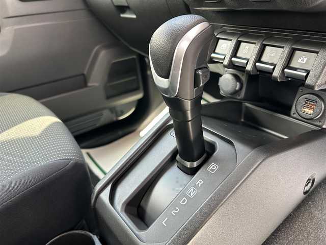 スズキ ジムニー XL 香川県 2023(令5)年 0.8万km ブルーイッシュブラックパール3 ディスプレイオーディオ/【CD/DVD/Bluetooth】/アイドリングストップ/前席シートヒーター/横滑り防止装置/レーンキープアシスト/衝突被害軽減システム/社外LEDヘッドライト/スマートキー/プッシュスタート/純正16インチホイール/純正ビルトインETC/社外前後ドライブレコーダー
