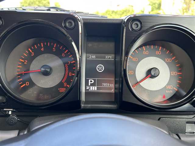 スズキ ジムニー XL 香川県 2023(令5)年 0.8万km ブルーイッシュブラックパール3 ディスプレイオーディオ/【CD/DVD/Bluetooth】/アイドリングストップ/前席シートヒーター/横滑り防止装置/レーンキープアシスト/衝突被害軽減システム/社外LEDヘッドライト/スマートキー/プッシュスタート/純正16インチホイール/純正ビルトインETC/社外前後ドライブレコーダー