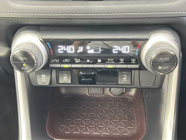 トヨタ ＲＡＶ４ G 福井県 2021(令3)年 5.6万km アティチュードブラックマイカ 純正フルセグTVナビ/・TV/BT/CD/DVD/AM/FM/バックカメラ/デジタルインナーミラー/前後ドラレコ/追従機能付きクルーズコントロール/レーンキープアシスト/クリアランスソナー/ブラインドスポットモニター/純正ビルトインETC/運転席パワーシート/純正18インチAW/純正フロアマット/プッシュスタート
