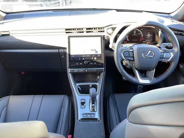 レクサス ＬＢＸ モリゾウ RR 徳島県 2025(令7)年 0.1万km 白Ⅱ 黒革シート/純正9.8インチディスプレイオーディオ/（Bluetooth/フルセグ/AM/FM/Apple CarPlay）/パノラミックビューモニター/パドルシフト/レクサスセーフティーシステム/・レーダークルーズコントロール/・ブラインドスポットモニター/・クリアランスソナー/ステアリングヒーター/前席シートヒーター/D席パワーシート/D席メモリーシート/パワーバックドア/ビルトインETC2.0/置くだけ充電/スペアキー/取扱説明書/保証書