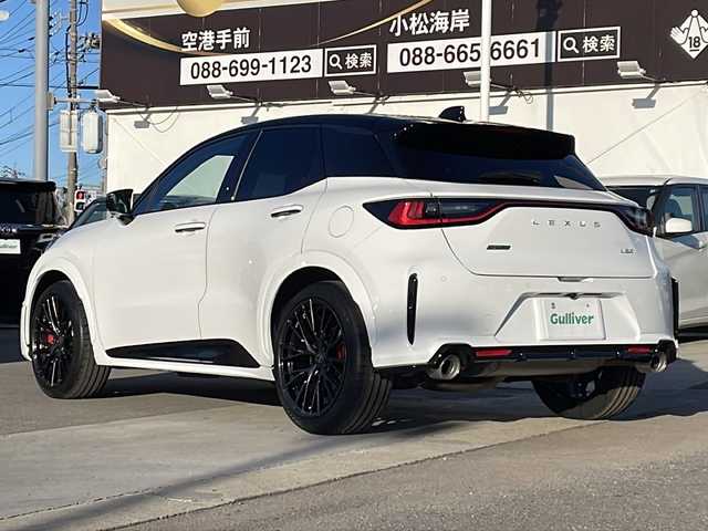 レクサス ＬＢＸ モリゾウ RR 徳島県 2025(令7)年 0.1万km 白Ⅱ 黒革シート/純正9.8インチディスプレイオーディオ/（Bluetooth/フルセグ/AM/FM/Apple CarPlay）/パノラミックビューモニター/パドルシフト/レクサスセーフティーシステム/・レーダークルーズコントロール/・ブラインドスポットモニター/・クリアランスソナー/ステアリングヒーター/前席シートヒーター/D席パワーシート/D席メモリーシート/パワーバックドア/ビルトインETC2.0/置くだけ充電/スペアキー/取扱説明書/保証書