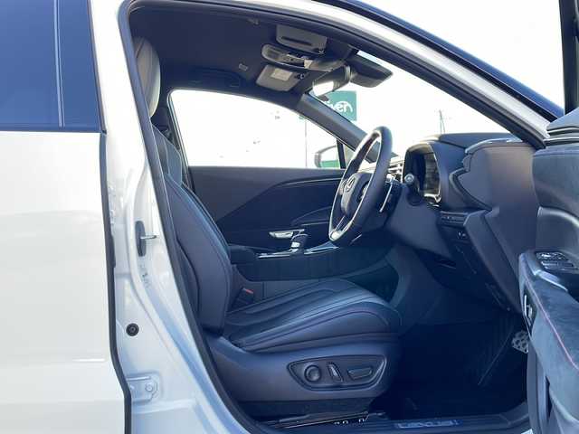 レクサス ＬＢＸ モリゾウ RR 徳島県 2025(令7)年 0.1万km 白Ⅱ 黒革シート/純正9.8インチディスプレイオーディオ/（Bluetooth/フルセグ/AM/FM/Apple CarPlay）/パノラミックビューモニター/パドルシフト/レクサスセーフティーシステム/・レーダークルーズコントロール/・ブラインドスポットモニター/・クリアランスソナー/ステアリングヒーター/前席シートヒーター/D席パワーシート/D席メモリーシート/パワーバックドア/ビルトインETC2.0/置くだけ充電/スペアキー/取扱説明書/保証書
