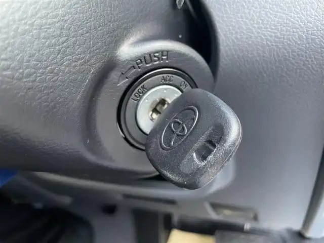 トヨタ ランドクルーザー AX 栃木県 2025(令7)年 0.1千km スーパーホワイトⅡ パートタイム4WDシステム/電動デフロック(フロント・リヤ)/デュアルモードオートマチックロッキングハブ/ヒルスタートアシストコントロール(HAC)/ダウンヒルアシストコントロール(DAC)/Bi-Beam LEDヘッドランプ(マニュアルレベリング機能付)/ToyotaSafetySense/・プリクラッシュセーフティ(歩行者［昼夜］・自転車運転者［昼］検知機能付衝突回避支援タイプ/ミリ波レーダー+単眼カメラ方式)/・レーンディパーチャーアラート［LDA］/・オートマチックハイビーム［AHB］/・ロードサインアシスト［RSA］/・発進遅れ告知機能［TMN］/純正7インチナビ[NMZK-W73D]/・地デジ/・Bluetooth/・DVD/CD/SD/・USB/ETC2.0/自動防眩インナーミラー(バックモニター内蔵)/充電用USB端子(Type-C/フロント2個)