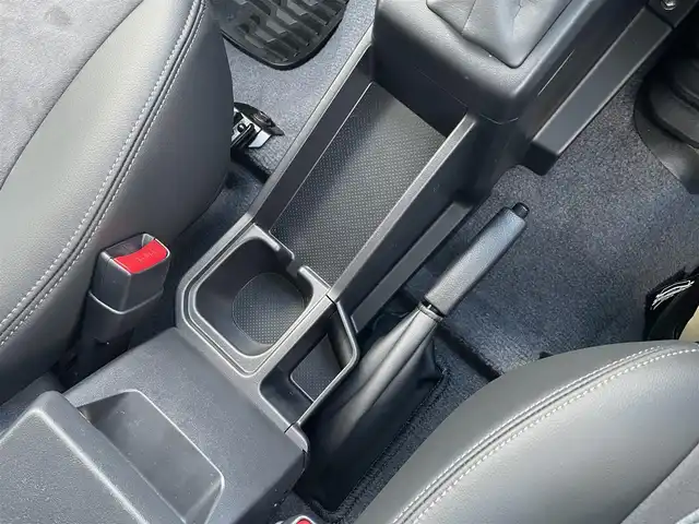 トヨタ ランドクルーザー AX 栃木県 2025(令7)年 0.1千km スーパーホワイトⅡ パートタイム4WDシステム/電動デフロック(フロント・リヤ)/デュアルモードオートマチックロッキングハブ/ヒルスタートアシストコントロール(HAC)/ダウンヒルアシストコントロール(DAC)/Bi-Beam LEDヘッドランプ(マニュアルレベリング機能付)/ToyotaSafetySense/・プリクラッシュセーフティ(歩行者［昼夜］・自転車運転者［昼］検知機能付衝突回避支援タイプ/ミリ波レーダー+単眼カメラ方式)/・レーンディパーチャーアラート［LDA］/・オートマチックハイビーム［AHB］/・ロードサインアシスト［RSA］/・発進遅れ告知機能［TMN］/純正7インチナビ[NMZK-W73D]/・地デジ/・Bluetooth/・DVD/CD/SD/・USB/ETC2.0/自動防眩インナーミラー(バックモニター内蔵)/充電用USB端子(Type-C/フロント2個)