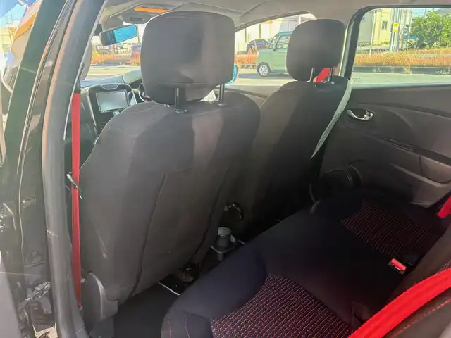 ルノー ルーテシア ルノー スポール シャシーカップ 静岡県 2014(平26)年 8.7万km 黒 ワンオーナー /禁煙車/タイヤ7ミリ/シャシーカップ/ローダウン/ハードセッティングサスペンション/レッドブレーキキャリパー/BASS REFLEXサウンドシステム/carrozzeria SDナビ　AVIC-MRZ099/(CD/DVD/BT/SD/フルセグTV)/社外前後ドライブレコーダー　VREC DH300D/社外ETC/プッシュスタート/カードキー×2/純正フロアマット×2セット/18インチアルミホイール/保証書・取扱説明書