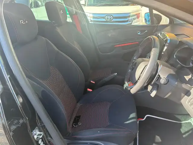 ルノー ルーテシア ルノー スポール シャシーカップ 静岡県 2014(平26)年 8.7万km 黒 ワンオーナー /禁煙車/タイヤ7ミリ/シャシーカップ/ローダウン/ハードセッティングサスペンション/レッドブレーキキャリパー/BASS REFLEXサウンドシステム/carrozzeria SDナビ　AVIC-MRZ099/(CD/DVD/BT/SD/フルセグTV)/社外前後ドライブレコーダー　VREC DH300D/社外ETC/プッシュスタート/カードキー×2/純正フロアマット×2セット/18インチアルミホイール/保証書・取扱説明書