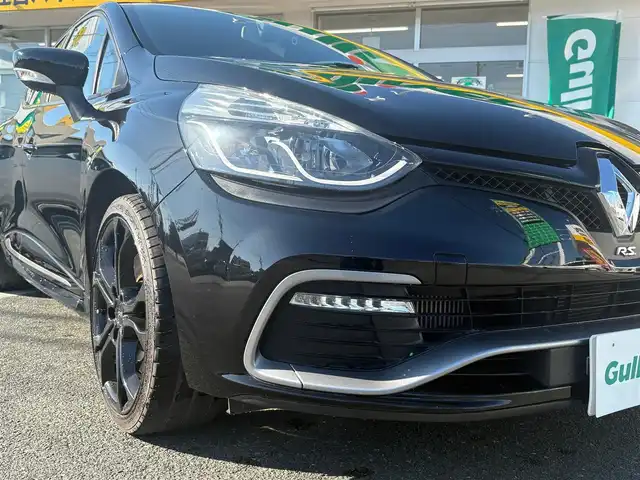 ルノー ルーテシア ルノー スポール シャシーカップ 静岡県 2014(平26)年 8.7万km 黒 ワンオーナー /禁煙車/タイヤ7ミリ/シャシーカップ/ローダウン/ハードセッティングサスペンション/レッドブレーキキャリパー/BASS REFLEXサウンドシステム/carrozzeria SDナビ　AVIC-MRZ099/(CD/DVD/BT/SD/フルセグTV)/社外前後ドライブレコーダー　VREC DH300D/社外ETC/プッシュスタート/カードキー×2/純正フロアマット×2セット/18インチアルミホイール/保証書・取扱説明書