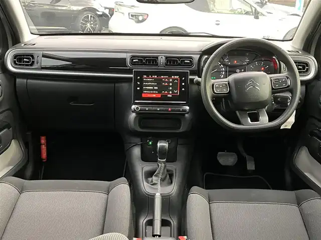 シトロエン Ｃ３ フィール 三重県 2017(平29)年 5.3万km グレー ♪ターボ/♪アクティブセーフティブレーキ/♪レーンディパーチャーウォーニング/♪パーキングアシスタンス/♪クルーズコントロール/♪純正ディスプレイオーディオ/ ・Bluetooth・ミラーリング/ ・USB/♪アイドリングストップ/♪ステアリングスイッチ/♪LEDヘッドライト/♪フォグライト /♪オートライト/♪オートワイパー/♪ドライブレコーダー(前後）/♪フロアマット/♪プライバシーガラス