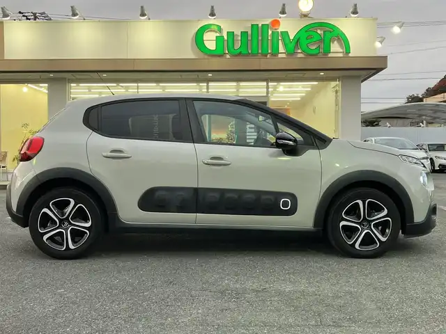 シトロエン Ｃ３ フィール 三重県 2017(平29)年 5.3万km グレー ♪ターボ/♪アクティブセーフティブレーキ/♪レーンディパーチャーウォーニング/♪パーキングアシスタンス/♪クルーズコントロール/♪純正ディスプレイオーディオ/ ・Bluetooth・ミラーリング/ ・USB/♪アイドリングストップ/♪ステアリングスイッチ/♪LEDヘッドライト/♪フォグライト /♪オートライト/♪オートワイパー/♪ドライブレコーダー(前後）/♪フロアマット/♪プライバシーガラス