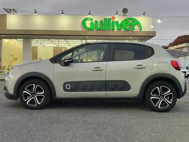 シトロエン Ｃ３ フィール 三重県 2017(平29)年 5.3万km グレー ♪ターボ/♪アクティブセーフティブレーキ/♪レーンディパーチャーウォーニング/♪パーキングアシスタンス/♪クルーズコントロール/♪純正ディスプレイオーディオ/ ・Bluetooth・ミラーリング/ ・USB/♪アイドリングストップ/♪ステアリングスイッチ/♪LEDヘッドライト/♪フォグライト /♪オートライト/♪オートワイパー/♪ドライブレコーダー(前後）/♪フロアマット/♪プライバシーガラス