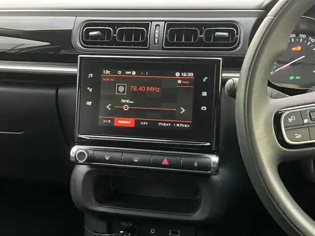 シトロエン Ｃ３ フィール 三重県 2017(平29)年 5.3万km グレー ♪ターボ/♪アクティブセーフティブレーキ/♪レーンディパーチャーウォーニング/♪パーキングアシスタンス/♪クルーズコントロール/♪純正ディスプレイオーディオ/ ・Bluetooth・ミラーリング/ ・USB/♪アイドリングストップ/♪ステアリングスイッチ/♪LEDヘッドライト/♪フォグライト /♪オートライト/♪オートワイパー/♪ドライブレコーダー(前後）/♪フロアマット/♪プライバシーガラス