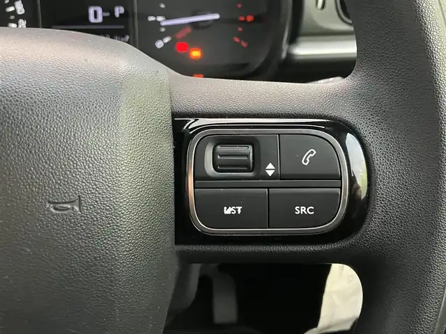 シトロエン Ｃ３ フィール 三重県 2017(平29)年 5.3万km グレー ♪ターボ/♪アクティブセーフティブレーキ/♪レーンディパーチャーウォーニング/♪パーキングアシスタンス/♪クルーズコントロール/♪純正ディスプレイオーディオ/ ・Bluetooth・ミラーリング/ ・USB/♪アイドリングストップ/♪ステアリングスイッチ/♪LEDヘッドライト/♪フォグライト /♪オートライト/♪オートワイパー/♪ドライブレコーダー(前後）/♪フロアマット/♪プライバシーガラス