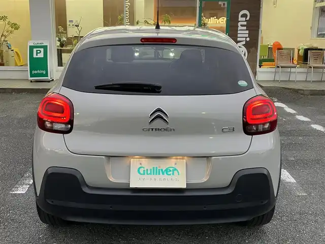 シトロエン Ｃ３ フィール 三重県 2017(平29)年 5.3万km グレー ♪ターボ/♪アクティブセーフティブレーキ/♪レーンディパーチャーウォーニング/♪パーキングアシスタンス/♪クルーズコントロール/♪純正ディスプレイオーディオ/ ・Bluetooth・ミラーリング/ ・USB/♪アイドリングストップ/♪ステアリングスイッチ/♪LEDヘッドライト/♪フォグライト /♪オートライト/♪オートワイパー/♪ドライブレコーダー(前後）/♪フロアマット/♪プライバシーガラス