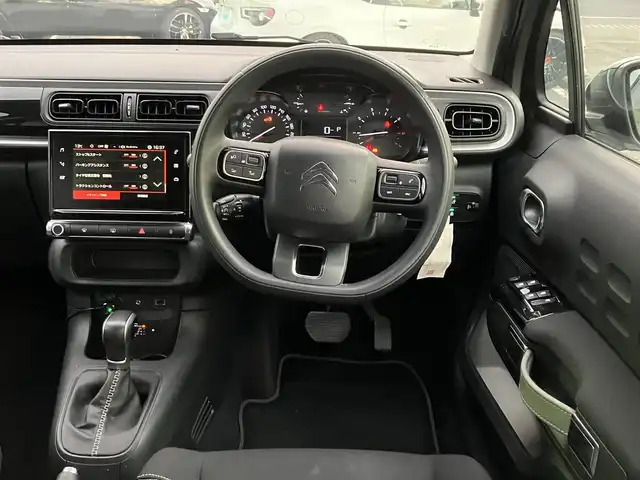 シトロエン Ｃ３ フィール 三重県 2017(平29)年 5.3万km グレー ♪ターボ/♪アクティブセーフティブレーキ/♪レーンディパーチャーウォーニング/♪パーキングアシスタンス/♪クルーズコントロール/♪純正ディスプレイオーディオ/ ・Bluetooth・ミラーリング/ ・USB/♪アイドリングストップ/♪ステアリングスイッチ/♪LEDヘッドライト/♪フォグライト /♪オートライト/♪オートワイパー/♪ドライブレコーダー(前後）/♪フロアマット/♪プライバシーガラス