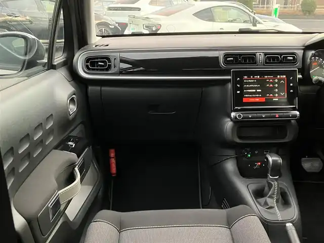 シトロエン Ｃ３ フィール 三重県 2017(平29)年 5.3万km グレー ♪ターボ/♪アクティブセーフティブレーキ/♪レーンディパーチャーウォーニング/♪パーキングアシスタンス/♪クルーズコントロール/♪純正ディスプレイオーディオ/ ・Bluetooth・ミラーリング/ ・USB/♪アイドリングストップ/♪ステアリングスイッチ/♪LEDヘッドライト/♪フォグライト /♪オートライト/♪オートワイパー/♪ドライブレコーダー(前後）/♪フロアマット/♪プライバシーガラス