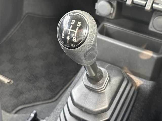 スズキ ジムニー XG 滋賀県 2023(令5)年 0.8万km ブルーイッシュブラックパール3 Carrozzeriaディスプレイオーディオ/(Bluetooth/AppleCarplay)/4WD/5MT/衝突軽減ブレーキ/レーンキープアシスト/ビルトインETC/センターデフロック/ダウンヒルアシスト/スタッドレスタイヤ付き/USB