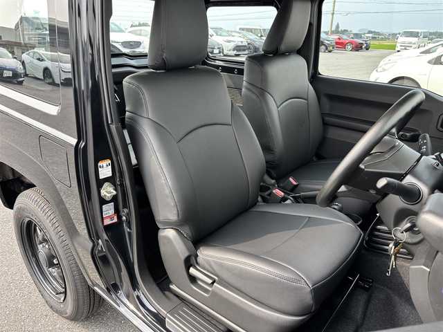 スズキ ジムニー XG 滋賀県 2023(令5)年 0.8万km ブルーイッシュブラックパール3 Carrozzeriaディスプレイオーディオ/(Bluetooth/AppleCarplay)/4WD/5MT/衝突軽減ブレーキ/レーンキープアシスト/ビルトインETC/センターデフロック/ダウンヒルアシスト/スタッドレスタイヤ付き/USB