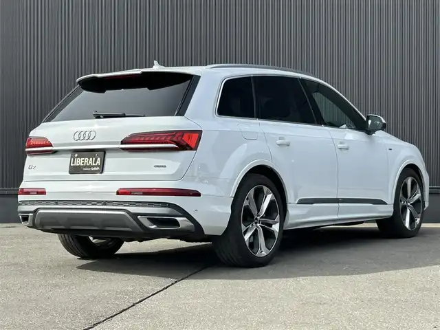 アウディ Ｑ７ 道東・釧路十勝 2021(令3)年 3.2万km グレイシアホワイトメタリック 7シーターパッケージ/アダプティブクルーズコントロール/ヘッドアップディスプレイ/バーチャルコックピット/パノラマサンルーフ/メモリ付きパワーシート/黒革/シートヒーター/ステアリングヒーター/パワーバックドア/パワーサードシート/純正ナビ/TV/純正ドライブレコーダー(前後)/LEDヘッドライト/オートライト/リアフォグライト/パドルシフト/ダウンヒルアシストコントロール/360°カメラ/パワードアクロージング/ETC/純正21インチAW