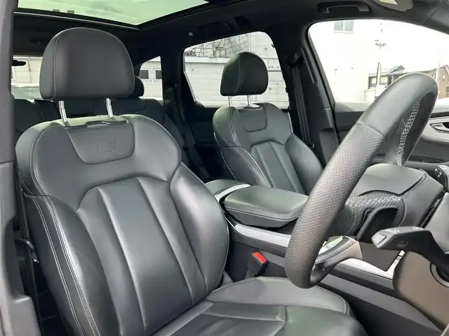 アウディ Ｑ７ 道東・釧路十勝 2021(令3)年 3.2万km グレイシアホワイトメタリック 7シーターパッケージ/アダプティブクルーズコントロール/ヘッドアップディスプレイ/バーチャルコックピット/パノラマサンルーフ/メモリ付きパワーシート/黒革/シートヒーター/ステアリングヒーター/パワーバックドア/パワーサードシート/純正ナビ/TV/純正ドライブレコーダー(前後)/LEDヘッドライト/オートライト/リアフォグライト/パドルシフト/ダウンヒルアシストコントロール/360°カメラ/パワードアクロージング/ETC/純正21インチAW