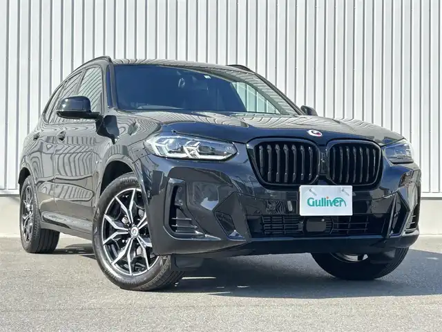 ＢＭＷ Ｘ３ xDrive20d Mスポーツ 群馬県 2022(令4)年 1.6万km サファイアブラックP 4WD/ターボ/ドライビングアシストプロフェッショナル/・アクティブクルーズコントロール/・プリクラッシュセーフティ/・レーンキーピングアシスタント/・ステアリング&レーンコントロールアシスト/・エマージェンシーストップアシスト/・パーキングアシストプロフェッショナル/・リバースアシスト/BMWiDriveナビゲーションシステム/(Bluetooth/AppleCarPlay/フルセグ/USB)/バックカメラ/アラウンドビューモニター/ブラウンレザーシート/サンルーフ/全席シートヒーター/D/N席パワーシート（D席メモリー機能付き）/置くだけ充電/ETC内臓ルームミラー/プッシュスタート/オートエアコン/電動格納ウインカーミラー/革巻きステアリング/ステアリングスイッチ/ステアリングヒーター/パドルシフト/harman/kardonサウンドシステム/F/Rコーナーセンサー/2列目サンシェード/トノカバー/純正フロアマット/純正19インチAW/スペアキー×1